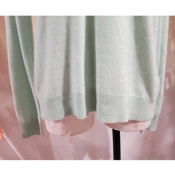 Lord & Taylor NWT Womens 100% Cashmere V-Neck Pullover Sweater Sz XL Soft Green - Picture 6 of 10